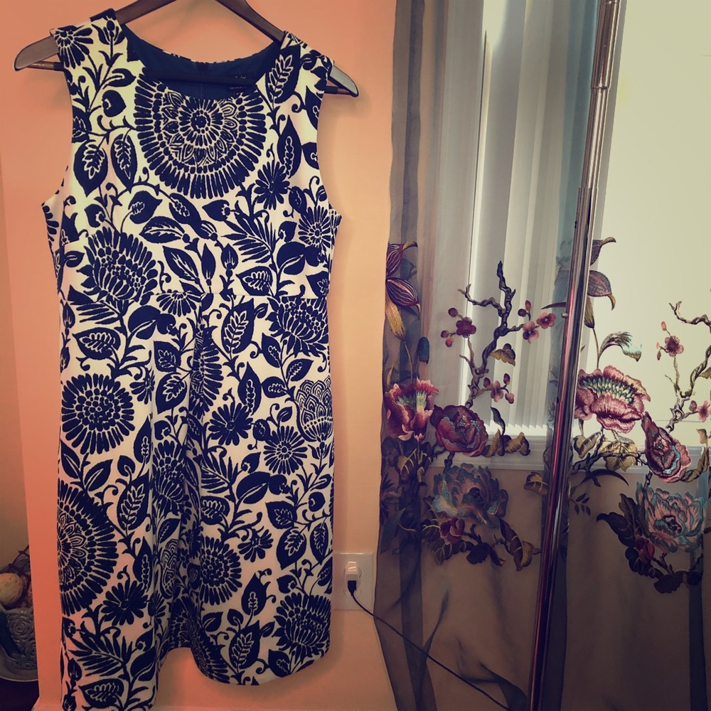 Gorgeous a pea in the pod maternity dress
